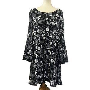 TORRID Black and White Floral Bell Sleeve Dress Size 00/M/L
